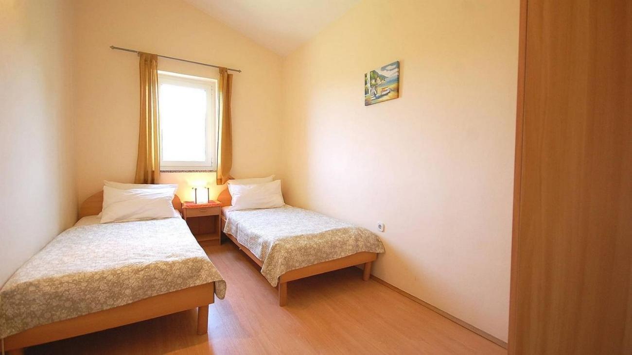 Apartments With A Parking Space Kremenici, Krk - 21724 Sveti Vid-Miholjice ภายนอก รูปภาพ